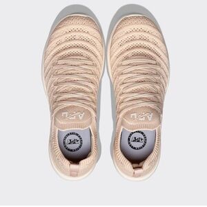 🆕 NWT Women's APL TechLoom Wave Warm Tennis Shoes in Silk / Ivory (Size 9.5)
